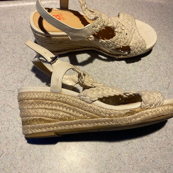 Little girls size 1 wedge sandals - Picture 7 of 11
